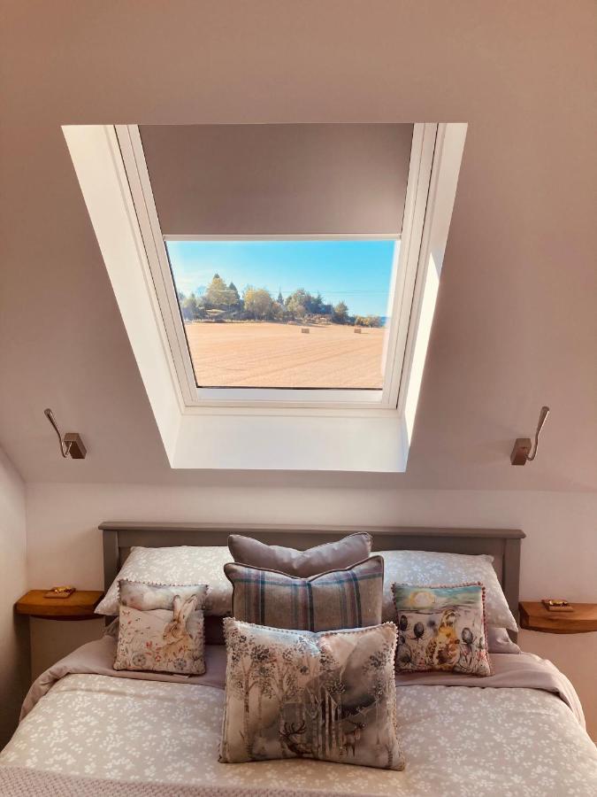 'Wardlaw View' Luxury Studio Apartment With Stunning View Kirkhill Esterno foto